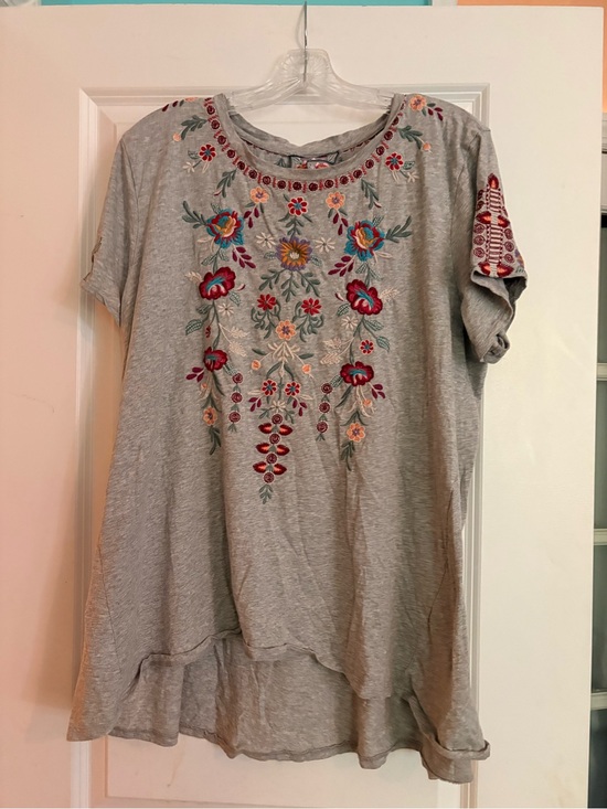 Johnny Was Tops - Johnny Was embroidered Gray Women’s Swing Top